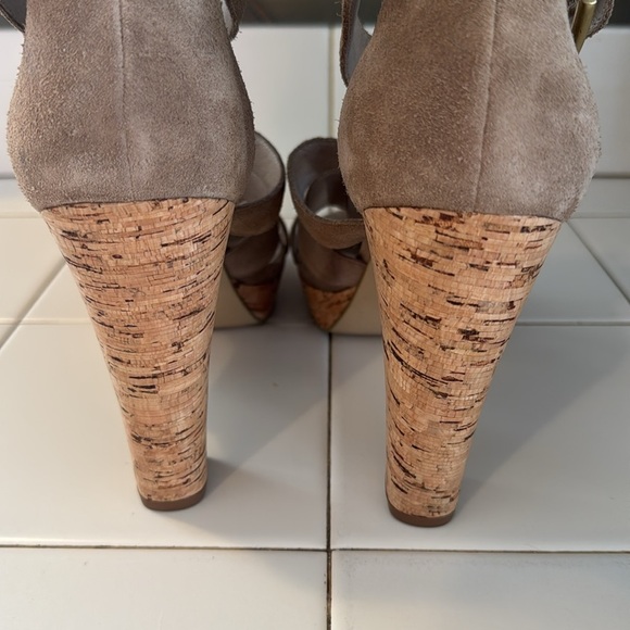 Rosegold Tan Suede Cork Heeled Gladiator Sandals Size 10; Like New! - Picture 9 of 11
